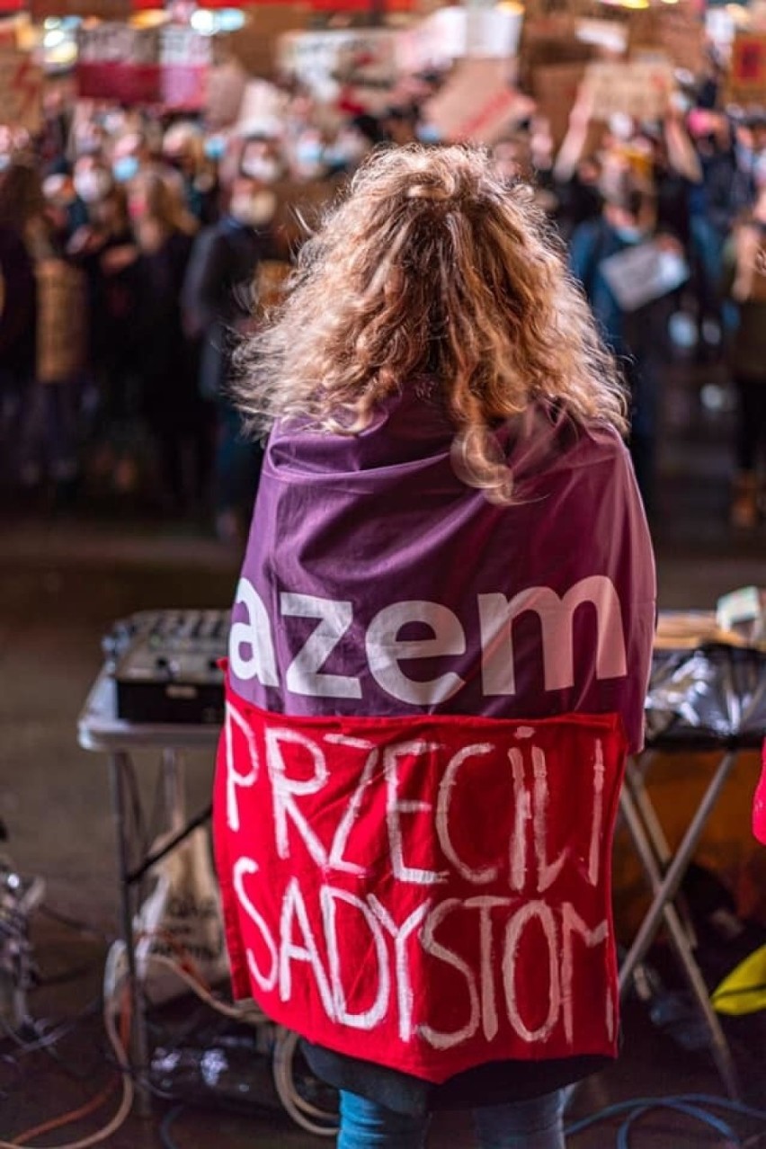 Protest kobiet w Londynie w obiektywie Mai Jakubowskiej ze Stargardu. ZDJĘCIA, WIDEO 