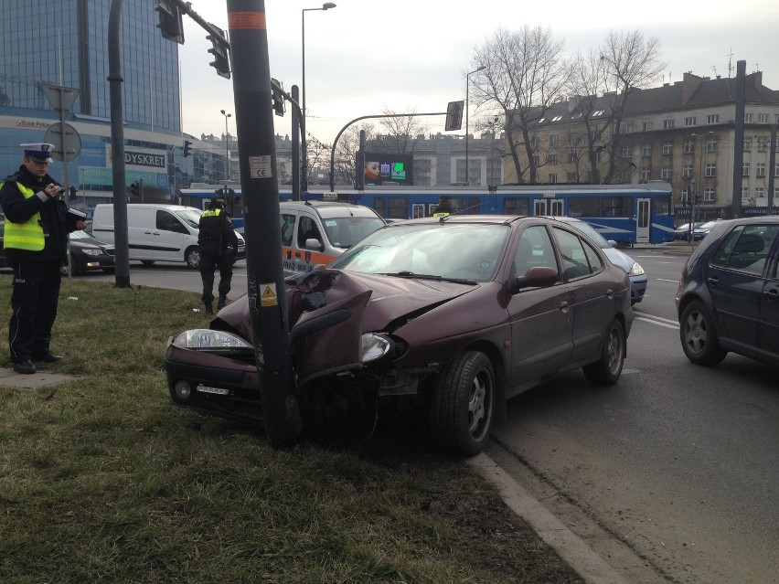 Wypadek na rondzie Grzegórzeckim w Krakowie.