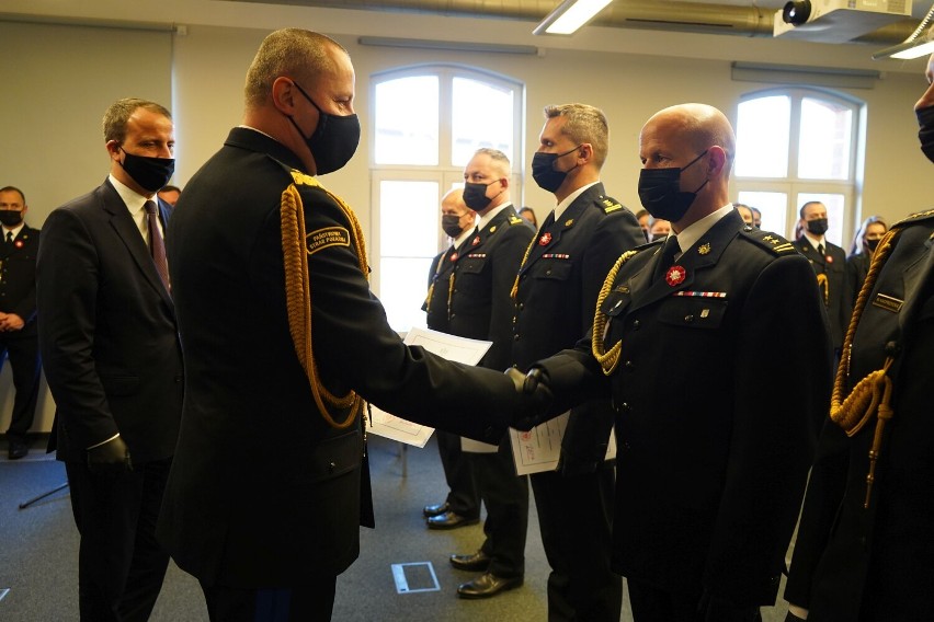 Roland Egiert, Komendant Powiatowy Państwowej Straży Pożarnej w Pleszewie, został awansowany ze stopnia młodszego brygadiera na brygadiera