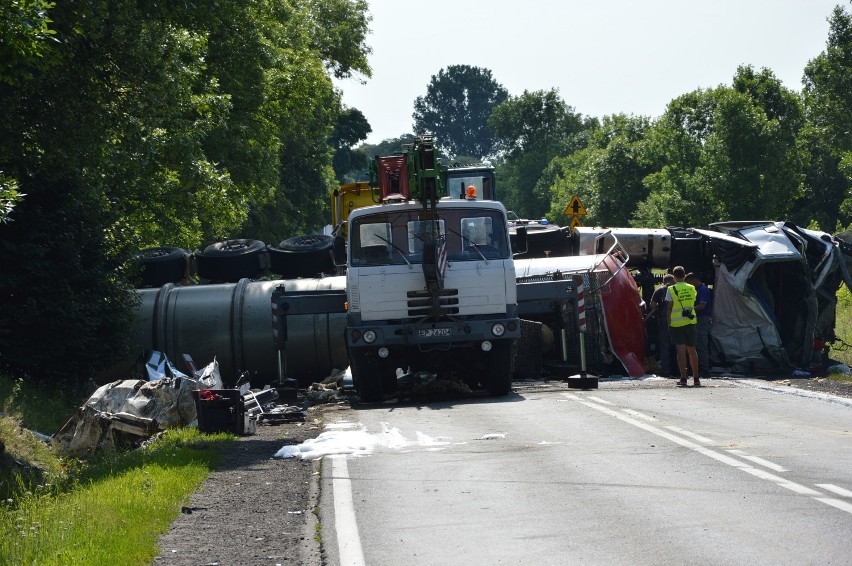 Wypadek na DK 12 w Poniatowie. Opel zafira zderzył się z...