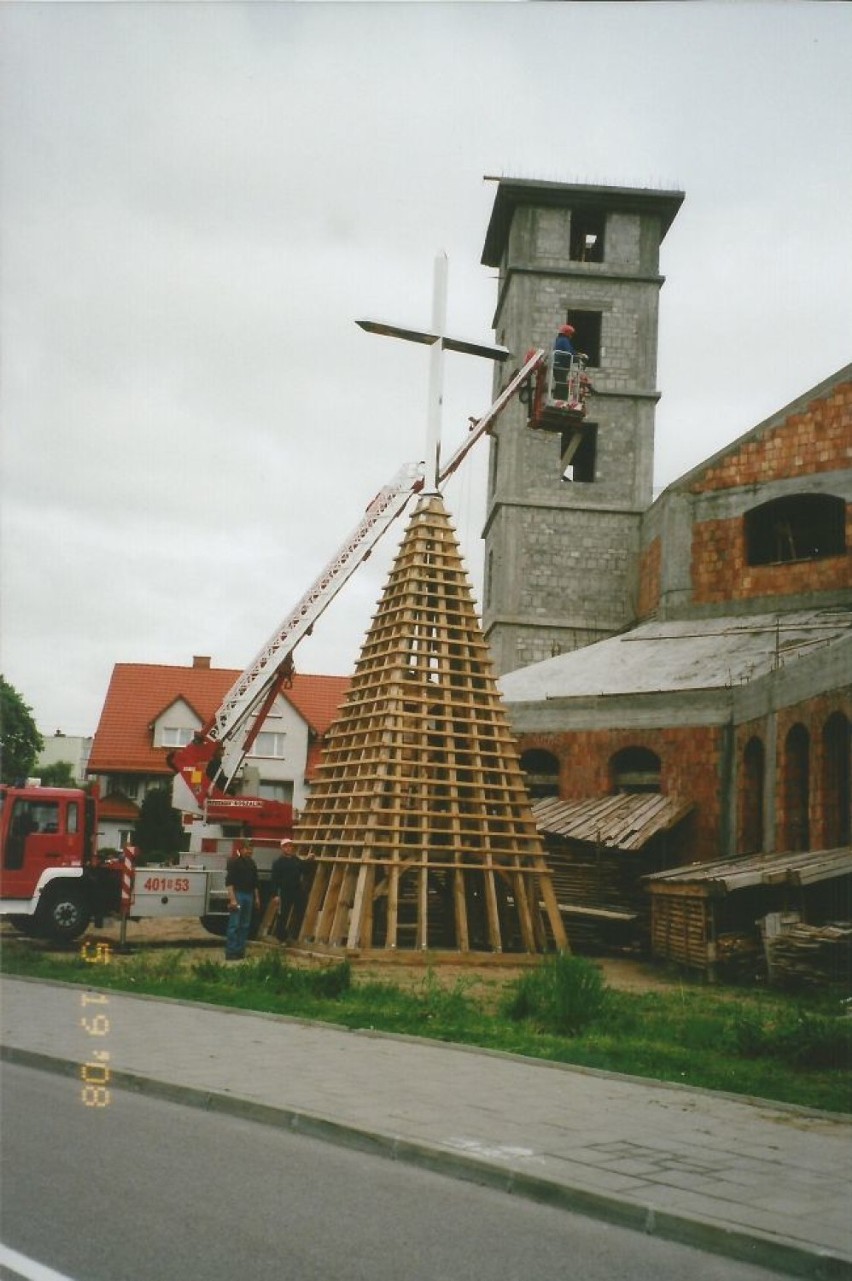 Parafia Świętej Rodziny w Augustowie. Pamiętacie jak budowano najmłodszą w mieście świątynię [Zdjęcia]