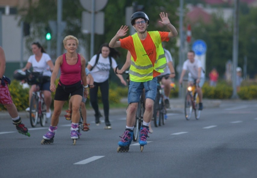 Nightskating Radom - Hawajski Styl odbył się w sobotę 17...