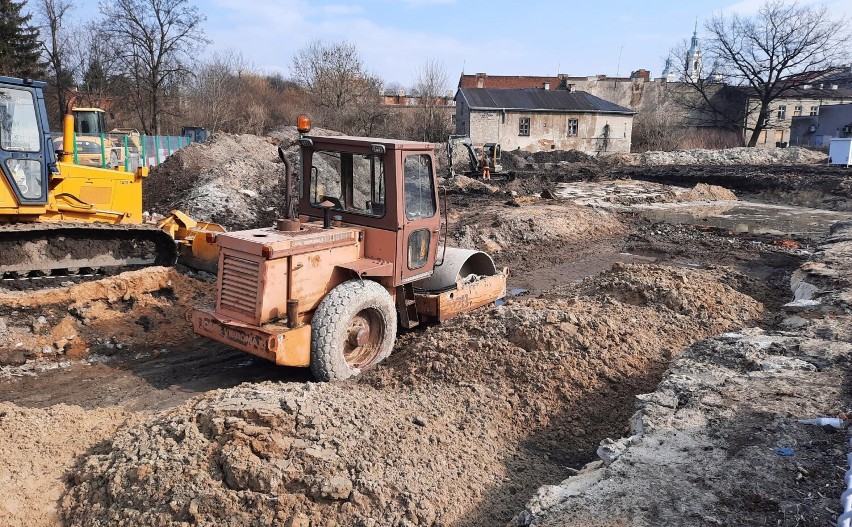 Prace archeologiczne zakończone, rusza budowa parkingu przy ul. Reymonta w Radomsku