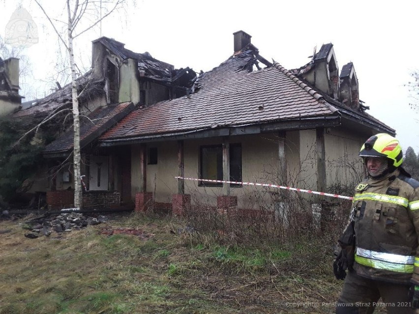 Pożar domu w Moszczenicy w nocy 2 stycznia 2021