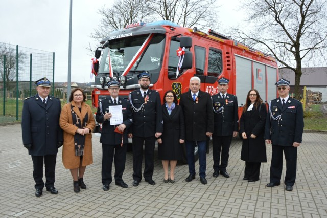 Strażacy OSP i mieszkańcy Łebuni zrobili wiele, żeby wreszcie zrealizować marzenie o nowym samochodzie ratowniczo - gaśniczym.