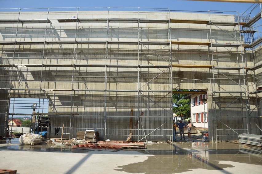 Łapczyca. Trwa budowa potężnej hali sportowej, niebawem zakończenie I etapu prac - zdjęcia