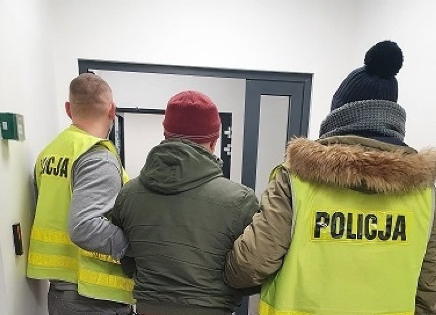 Policjanci z Wydziału Kryminalnego III Komisariatu Komendy...