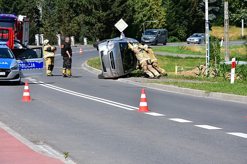 Kilka zastępów straży pożarnej, policja oraz ZRM pracuje na...