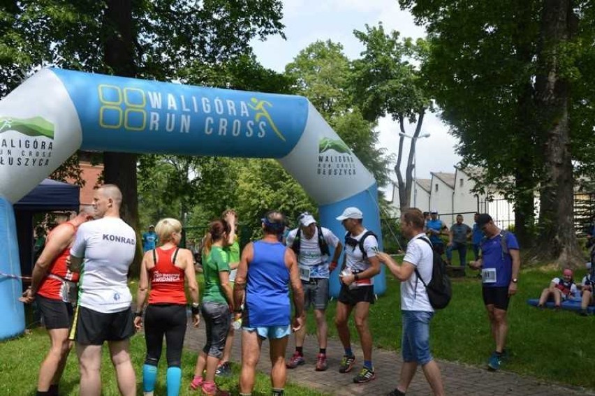 Stu trzydziestu biegaczy wystartowało w III Półmaratonie Szlakiem Riese w Głuszycy