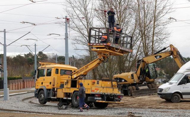 Przebudowa sieci tramwajowej przy ul. Konstytucji 3 Maja w Grudziądzu. Prace wykonują ekipy konsorcjum ZUE SA z Krakowa