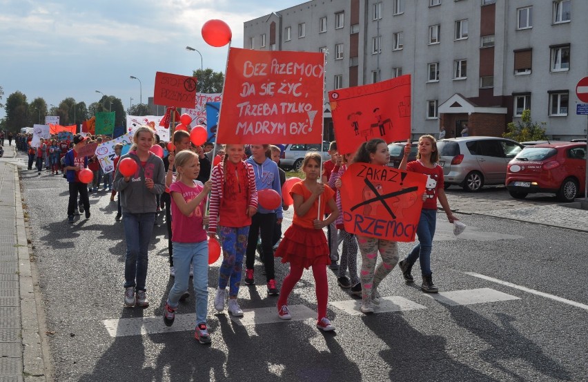 Śrem: dzieci przeciwko przemocy - marsz ulicami 23 wrzesień...
