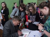 Mirosław Hermaszewski spotkał się z uczniami kowalewskiej szkoły