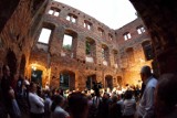 Wyjątkowy koncert w ruinach pałacu w Zatoniu. Zobacz zdjęcia z tego niezwykłego spotkania [GALERIA]