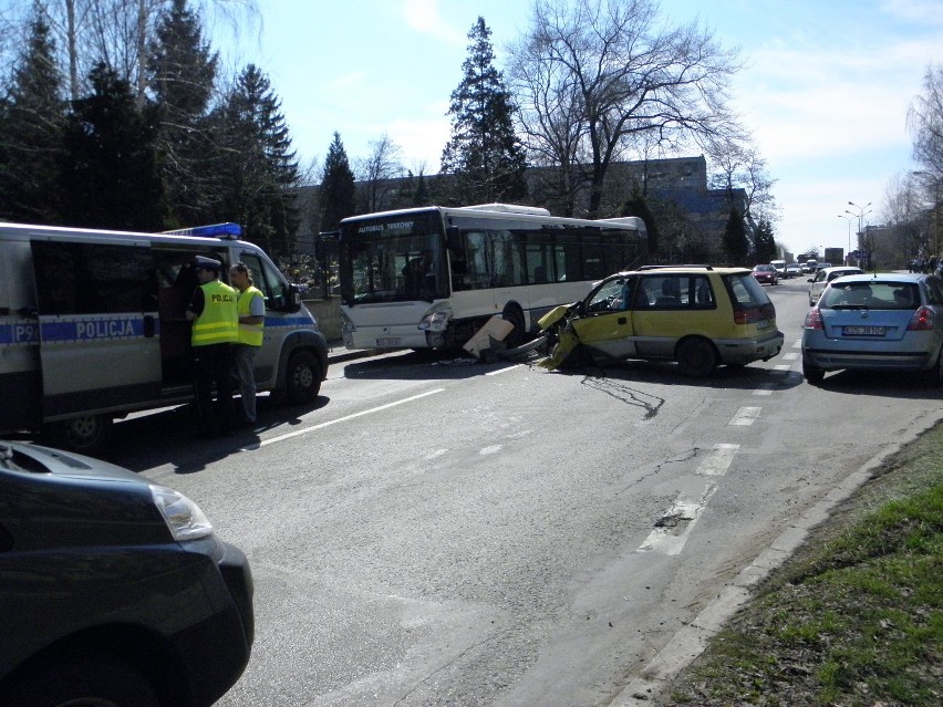 Bielsko-Biała: Wypadek na ul. Piastowskiej.Utrudnienia w ruchu trwały kilkadziesiąt minut