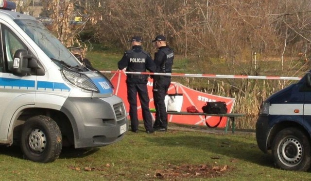 Policja nadal nie wie, czyje zwłoki wyłowiono w piątek z Brdy na wysokości ulicy Karolewskiej. Wiadomo natomiast, że to mężczyzna w wieku około 35-40 lat, a przyczyną śmierci jest prawdopodobnie utonięcie.