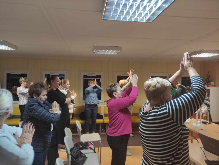 Spotkanie z fizjoterapeutą w Psarskiem. Mieszkańcy sołectwa sprawdzili jak zadbać o swój kręgosłup i nie tylko [zdjęcia]