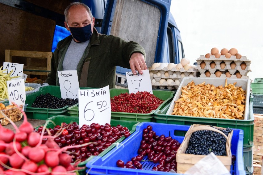 Ile kosztują warzywa i owoce  w Toruniu? Mamy ceny z trzech różnych targowisk