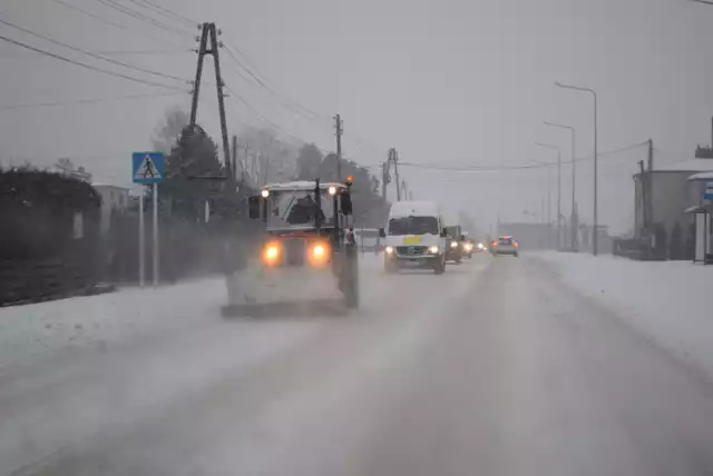 Od rana trudne warunki na drogach w Żorach