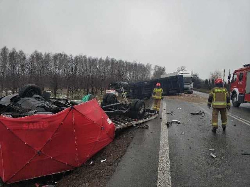 Śmiertelny wypadek w okolicy Grójca. Droga jest całkowicie zablokowana