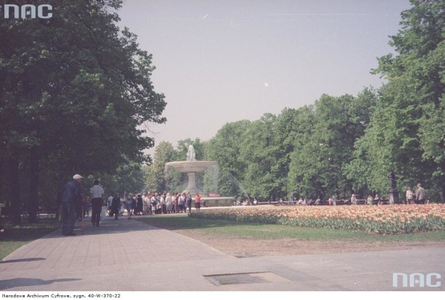 Rok 1997 - Lato w Śródmieściu Warszawy. Na zdjęciach Krakowskie Przemieście, plac Piłsudskiego, ul. Królewska, ul. Marszałkowska i Ogród Saski