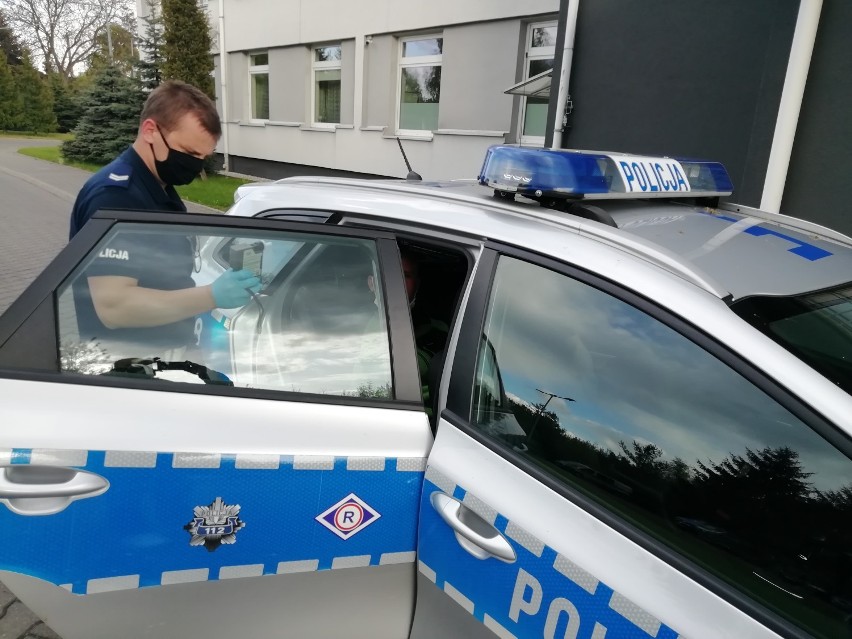 Policja Radomsko: driftował przed budynkiem komendy powiatowej. Został zatrzymany