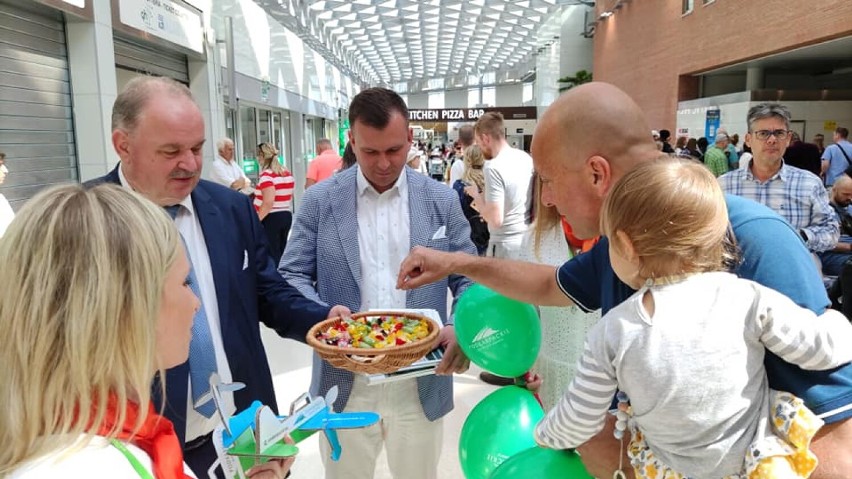 Już latamy z podrzeszowskiej Jasionki do Wenecji. Dziś był inauguracyjny salut wodny (FOTO)