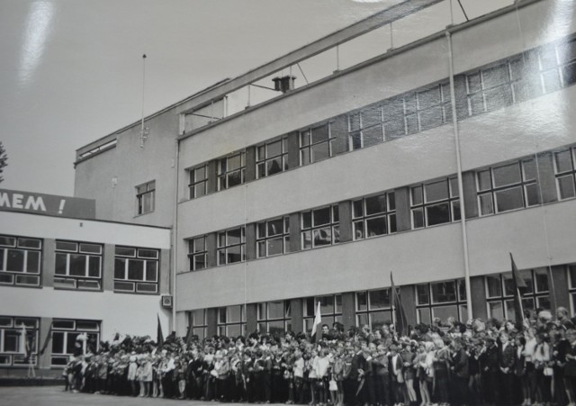 Otwarcie nowej części szkoły w latach 70