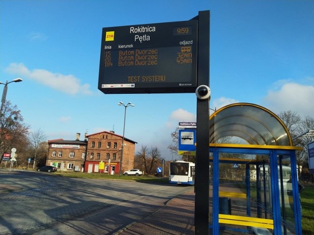 Przybywa elektronicznych tablic informacyjnych na przystankach w Metropolii.