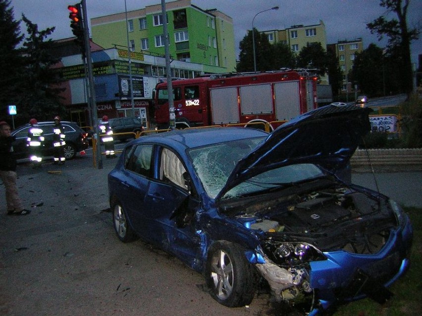 Zderzenie samochodów w Ostródzie. Ranna kobieta trafiła do szpitala [ZDJĘCIA]