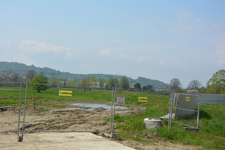 Budowa nowego szpitala w Żywcu. Kanadyjczycy wrócili na plac budowy? [ZDJĘCIA]