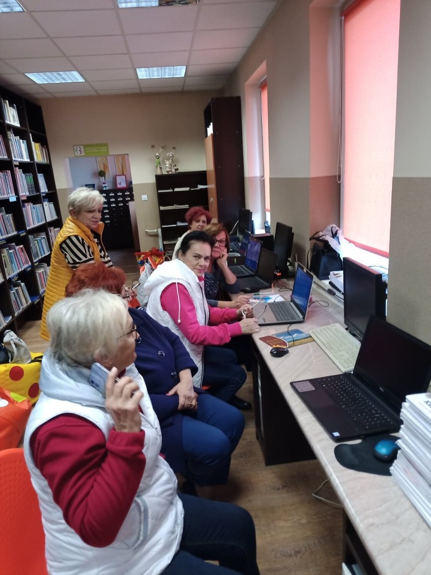 Seniorzy w gminie Koziegłowy są bardzo aktywni. Uczestniczą w licznych warsztatach  ZDJĘCIA