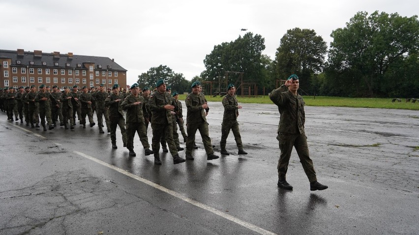 Żołnierze wrócili z Kosowa. Powitanie 47. zmiany Polskiego Kontyngentu Wojskowego KFOR odbyło się w Kłodzku