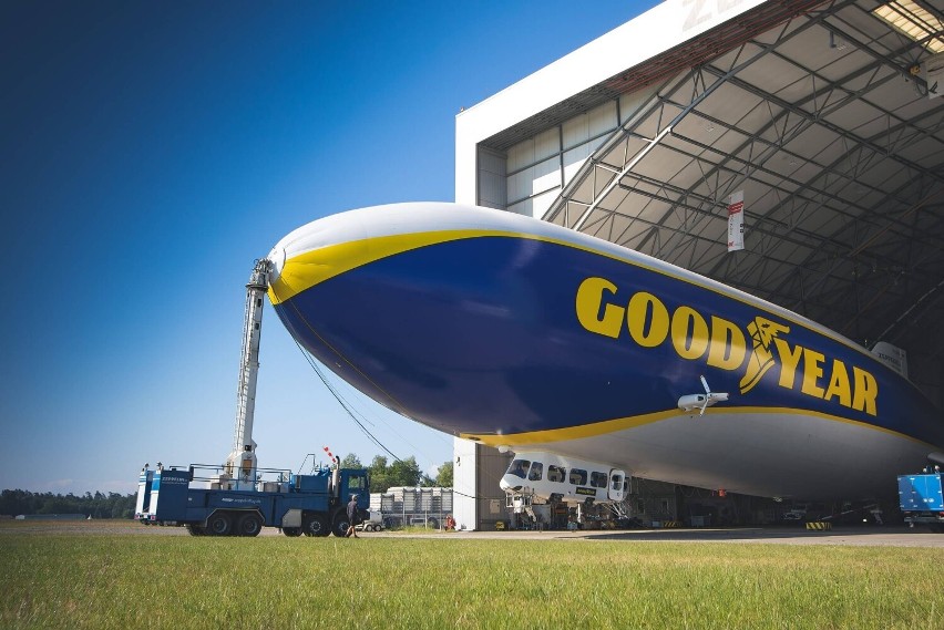 Sterowiec Goodyear Blimp ma 75 m długości – prawie trzy...