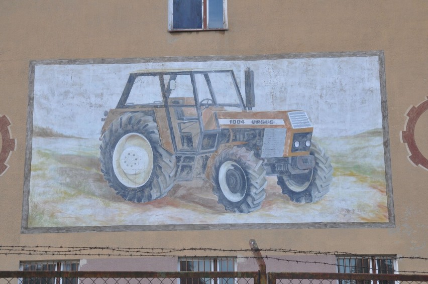 Graffiti przemysłowe z epoki Polski Ludowej w Barwicach [zdjęcia]