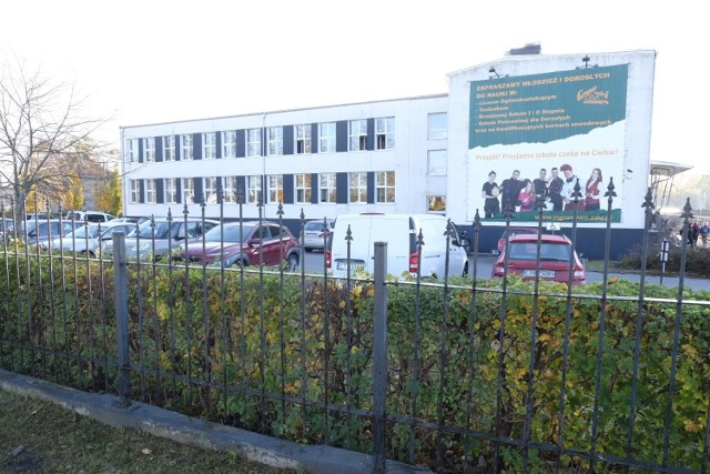 Imigranci najpierw zostali przewiezieni do do Zespołu Szkół Centrum Kształcenia Ustawicznego w Gronowie