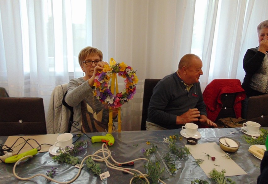 Zajęcia z florystyki dla członków Klubu Seniora w Liskowie ZDJĘCIA