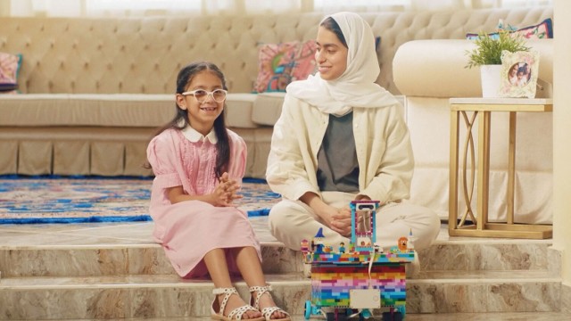 Jako nastolatka Fatima Al Kaabi otrzymała honorowy tytuł najmłodszej przedsiębiorczyni w Zjednoczoncyh Emiratach Arabskich i trafiła do rankingu 10 najlepszych wynalazców. Jej historia inspiruje dziewczynki i dorosłe kobiety.