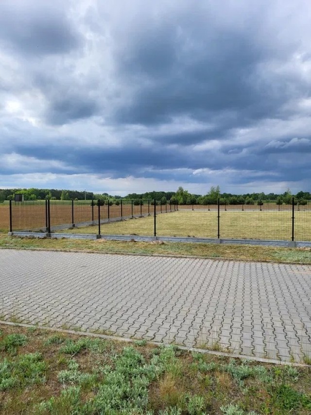 Działka w miejscowości Borek, CENA: 125 tys. zł

Rodzaj: Działki budowlane
Powierzchnia: 1 037 m²
Cena za m²: 120.54 zł/m²

- Działka ze wszystkimi mediami , ogrodzona. Prąd, woda w działce. Cicha i spokojna okolica. Jest to zamknięte osiedle. Droga dojazdowa z kostki, latarnie - czytamy w ogłoszeniu.

OGŁOSZENIE - TUTAJ