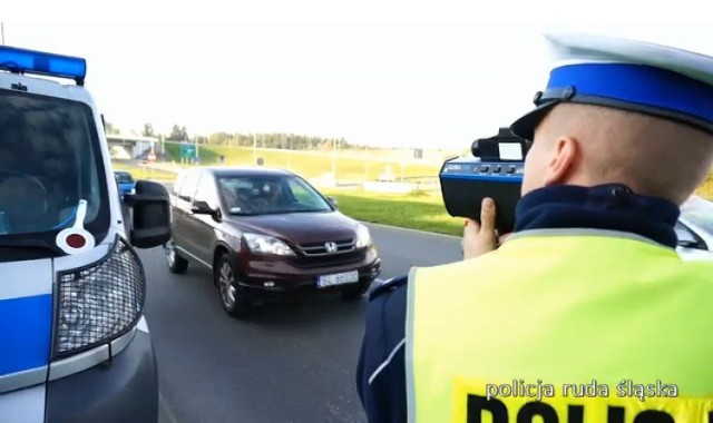 Policja w Rudzie Śląskiej wyłapuje szybkich kierowców w ramach akcji "Prędkość"