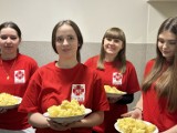 Wigilia dla bezdomnych w radomskiej Caritas. Osoby potrzebujące otrzymały paczki świąteczne
