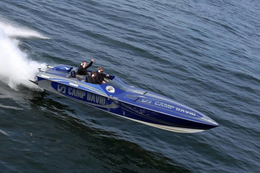 Wyścigowe morskie łodzie motorowe pokażą swoje możliwości. Już w weekend! 