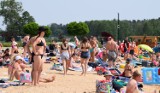 Na plaży tłumy. Upalna niedziela przyciągnęła do Korycina spragnionych relaksu nad wodą