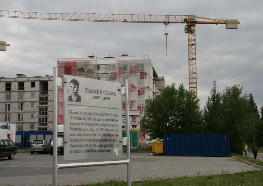 Czerwiec 2011: Ulica Zbyszka Godlewskiego - także tutaj będą nowe domy