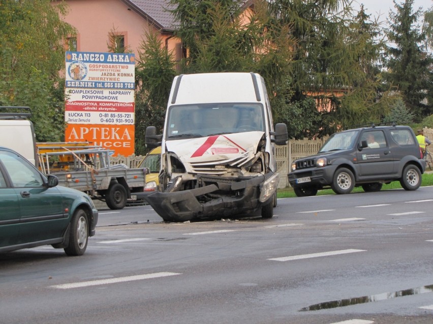 Wandzin: Zderzenie dwóch osobówek, Łucka: Kolizja auta dostawczego z ciężarówką