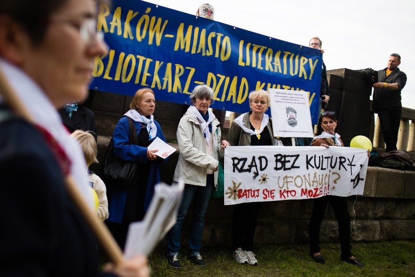 Kraków. Protest pracowników muzeów i bibliotekarzy [ZDJĘCIA, WIDEO]