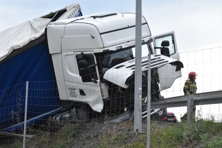 Wypadek na drodze ekspresowej S3 w Legnicy [ZDJĘCIA] 