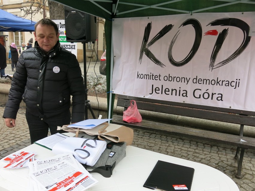 Jelenia Góra: Manifestacja KOD z okazji 35 rocznicy...
