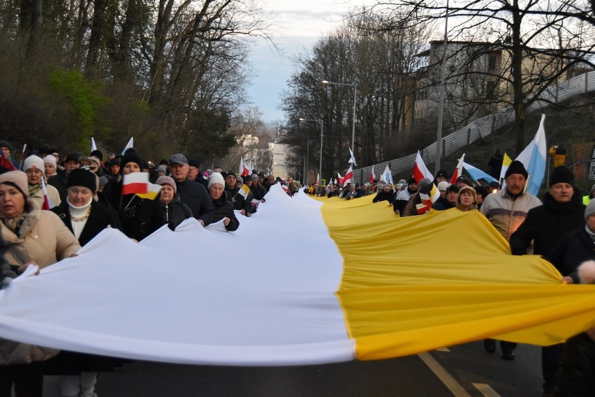 Marsz Papieski przeszedł sprzed katedry gorzowskiej na plac...