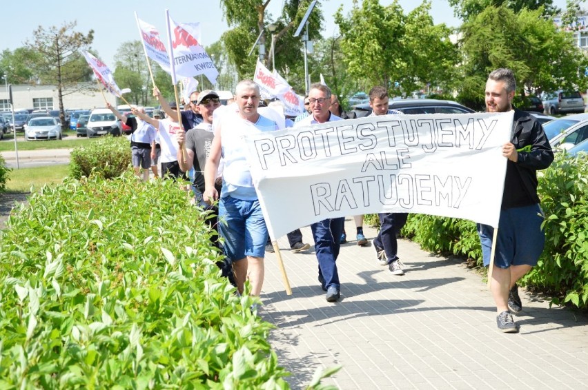 Protest strażaków z International Paper Kwidzyn. Domagali się podwyżek, jest porozumienie [ZDJĘCIA]