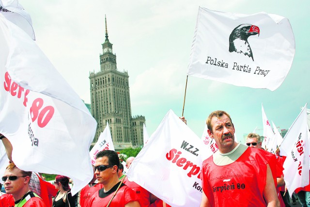 Związkowcy z naszego regionu protestują w Warszawie. Do Katowic mieliby dużo bliżej